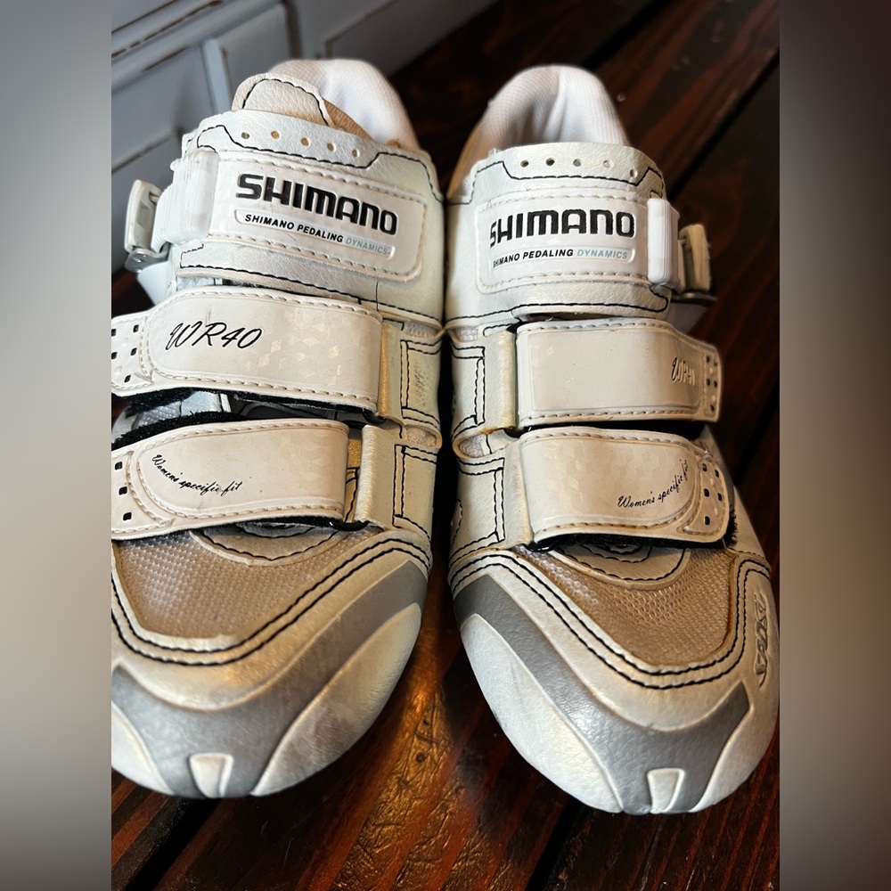 Shimano SH-WR40 SPDSL women's size 37 EUR (US 6.5)Womens Specific Fit clip ins.